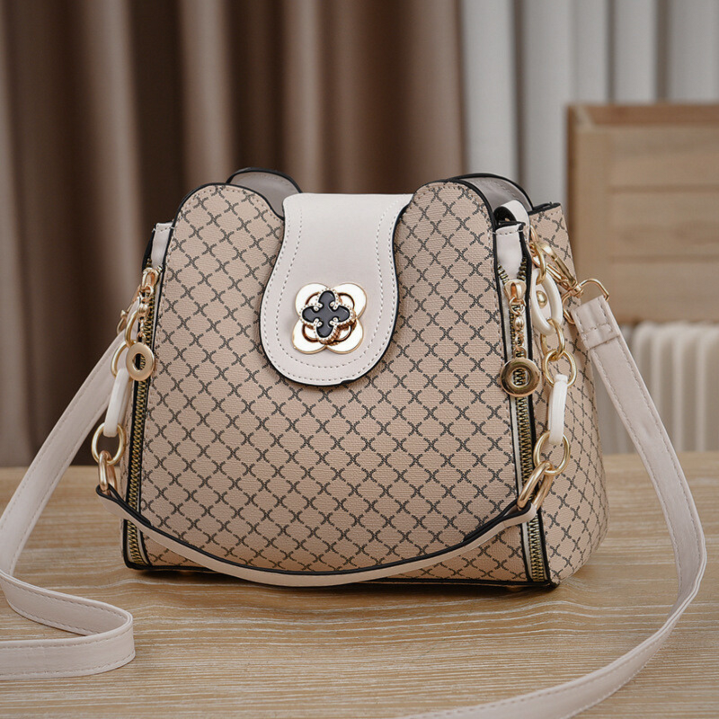 Luminaire Elegante Tote