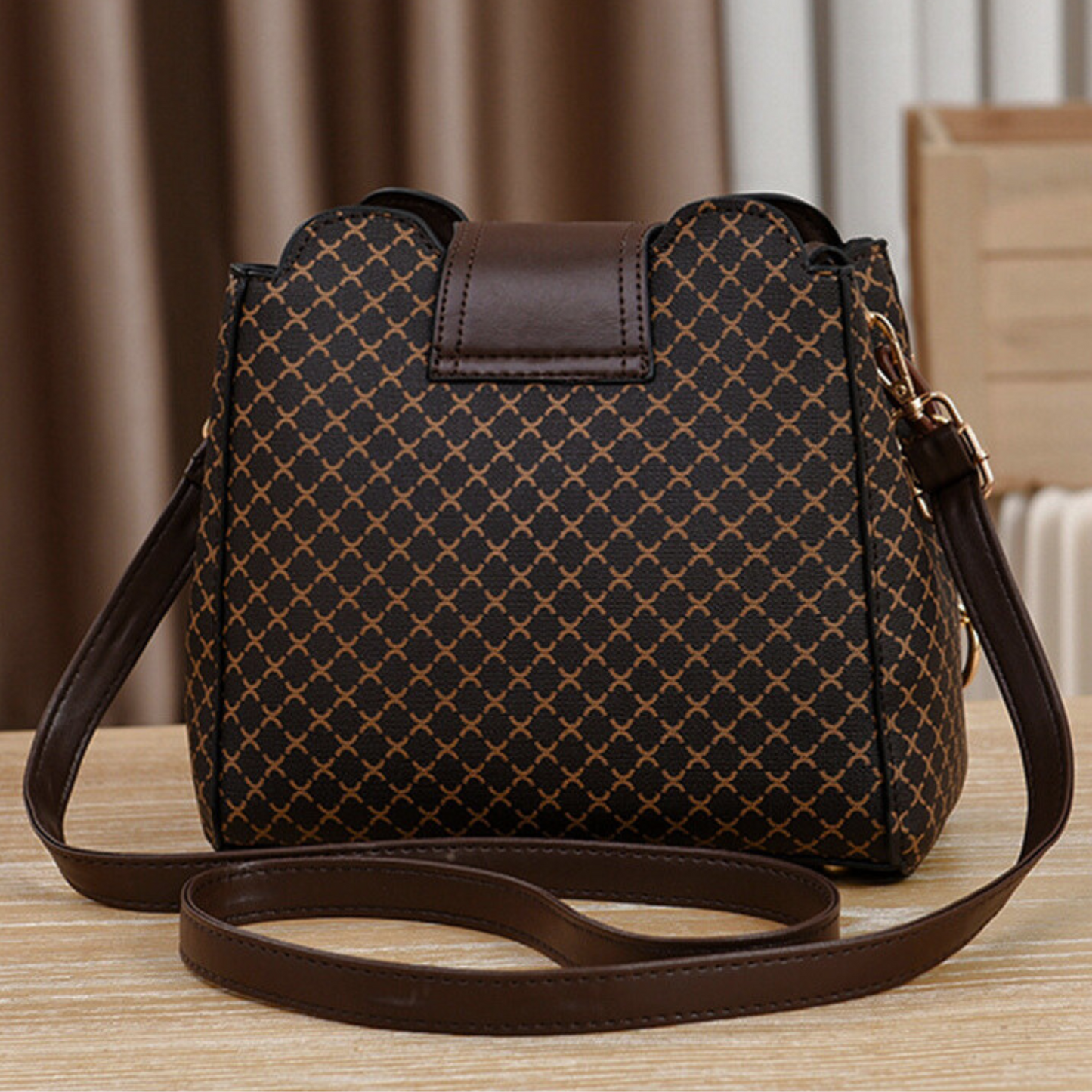 Luminaire Elegante Tote