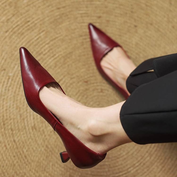 Velurae - Grace Leather Pumps
