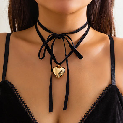 Lysara — Lace Heart Choker